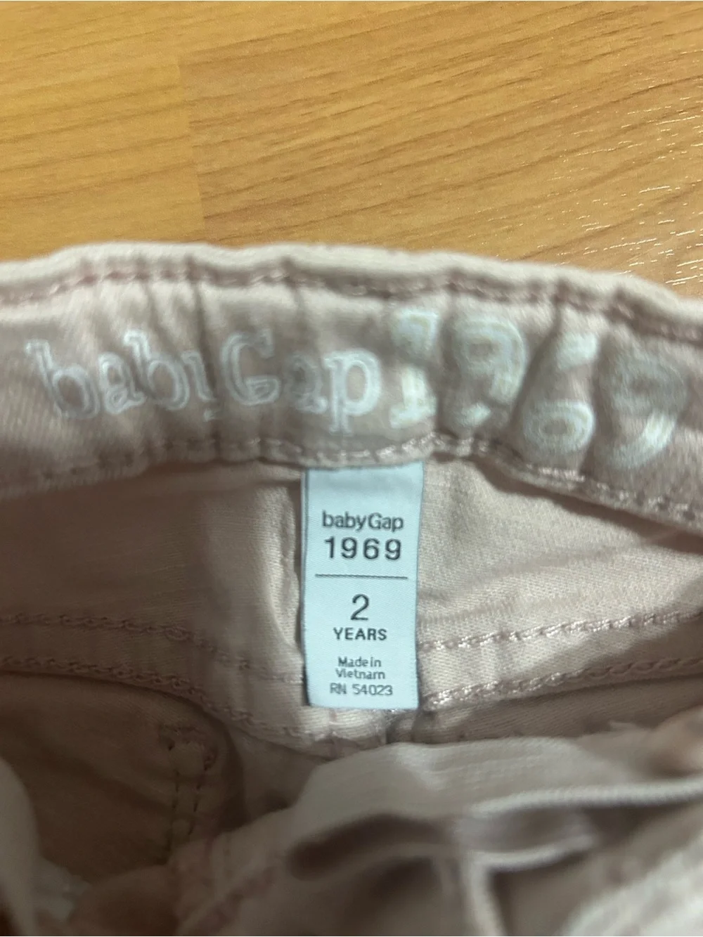 GAP comfortable pale